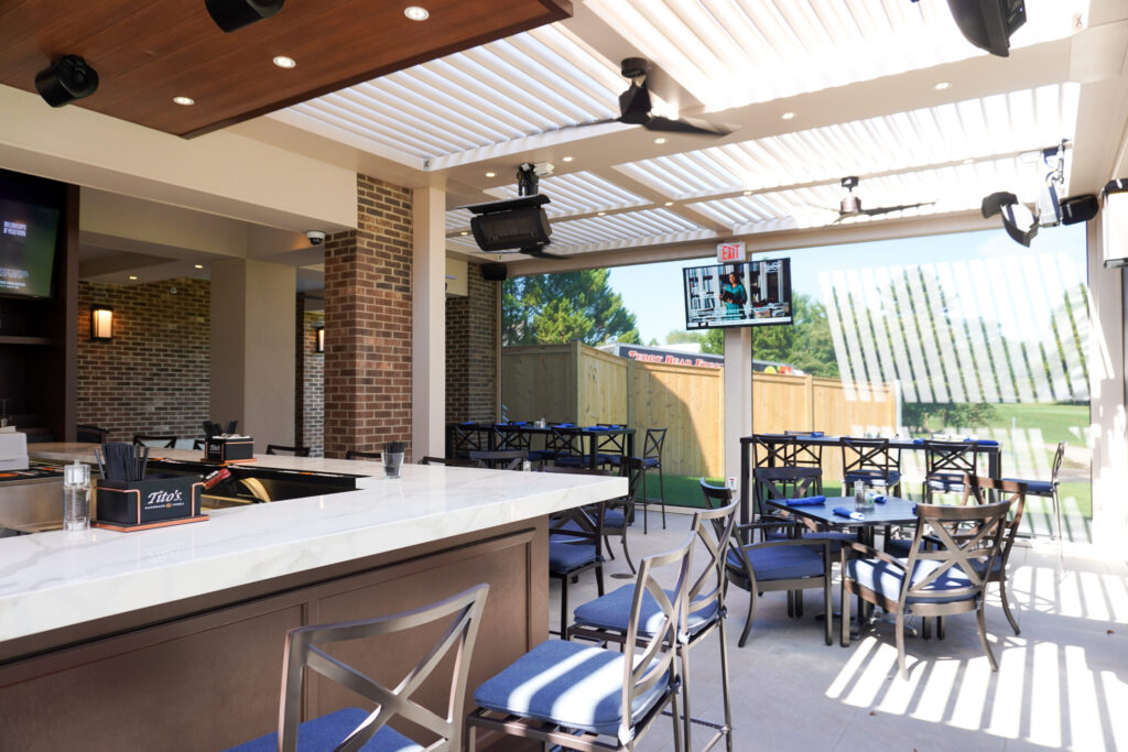 Outdoor Bar & Dining – International Country Club